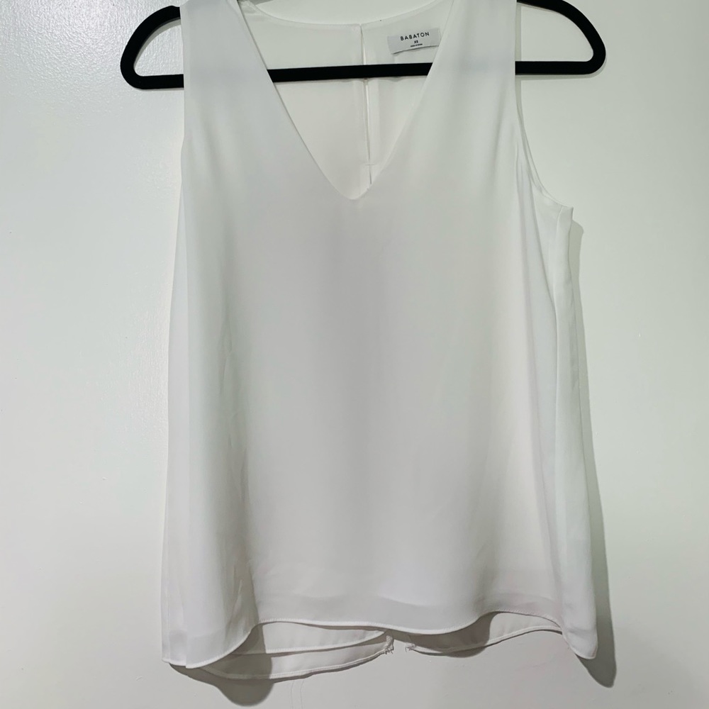 Aritzia babaton silk top vneck size x-small